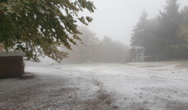 Перша снігова баба: В Угорщині випав сніг  