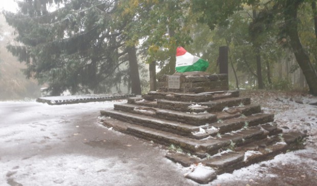 Перша снігова баба: В Угорщині випав сніг  