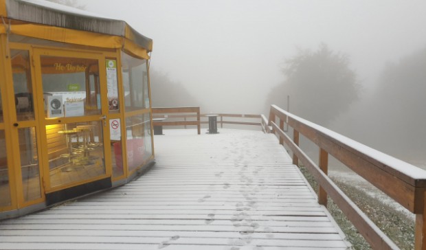 Перша снігова баба: В Угорщині випав сніг  