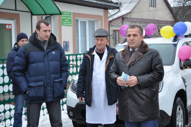 На Хмельниччині ще дві амбулаторії отримали новенькі авто