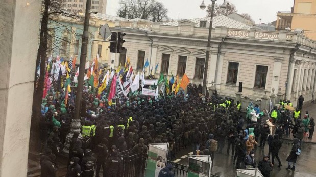 Відтермінування РРО не буде. На позачергове засідання Ради зібралися близько 100 нардепів 