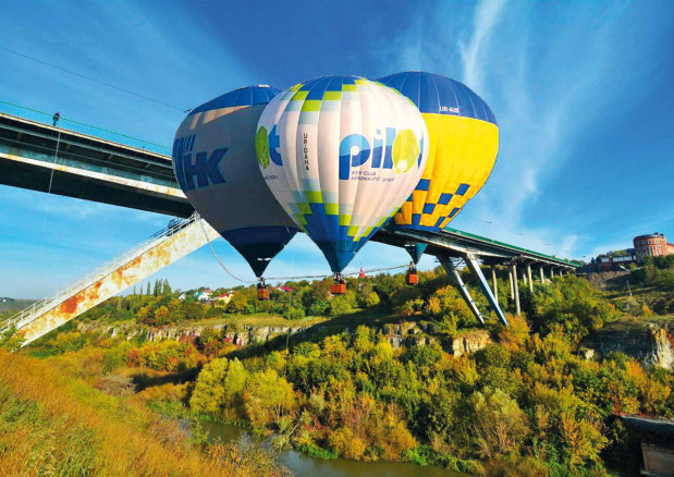 record kamyanets air ballons under bridge tnk