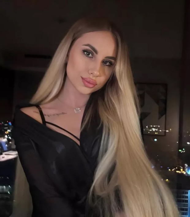 дівчина з глибоки