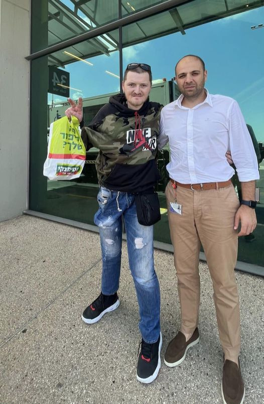 протез чоловік літак