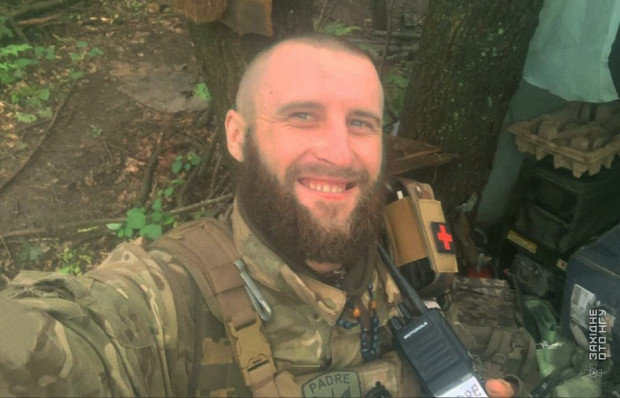 падре щасливий